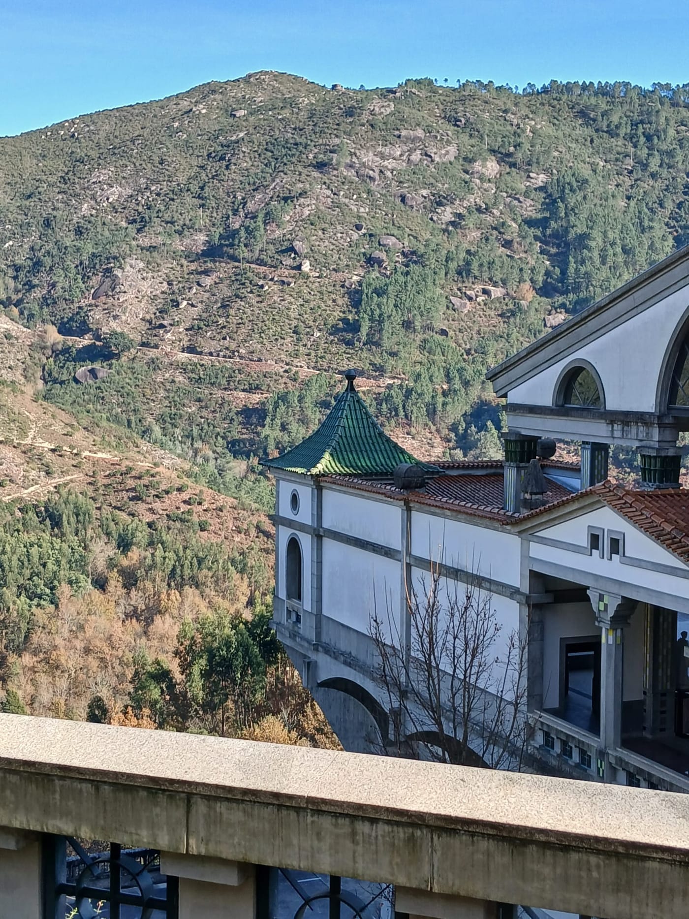 O vale visto da aldeia.